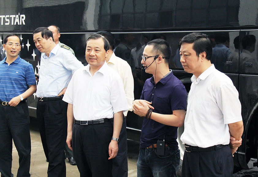 揚州市委書記謝正義率政府四套班子成員考察黄瓜小视频网站揚州生產中心