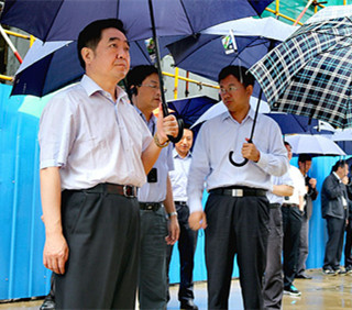 揚州市委副書記張愛軍率團在黄瓜小视频网站揚州生產中心觀摩調研