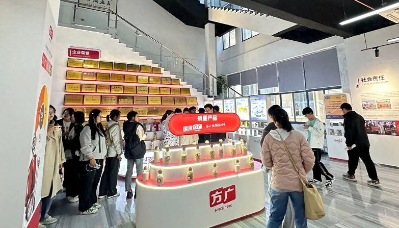 熱烈歡迎揚州大學食品學院應屆畢業生來黄瓜小视频网站食品參觀實踐